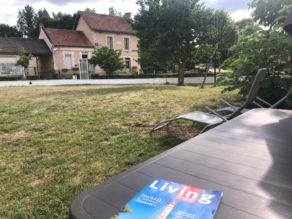 Gite Des Tournesols Oradour-Fanais Esterno foto
