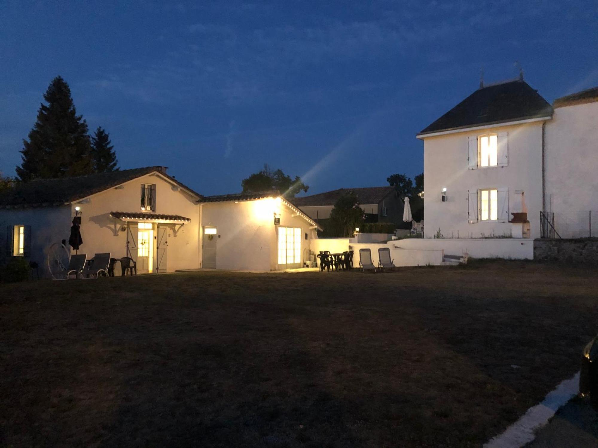 Gite Des Tournesols Oradour-Fanais Esterno foto