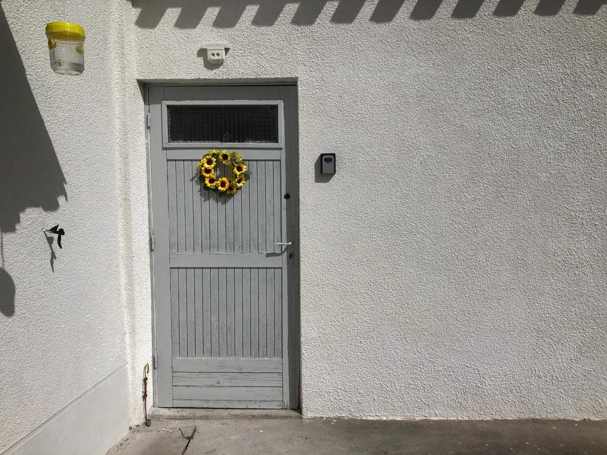 Gite Des Tournesols Oradour-Fanais Esterno foto