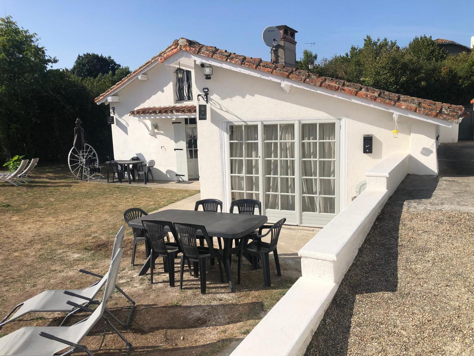 Gite Des Tournesols Oradour-Fanais Esterno foto