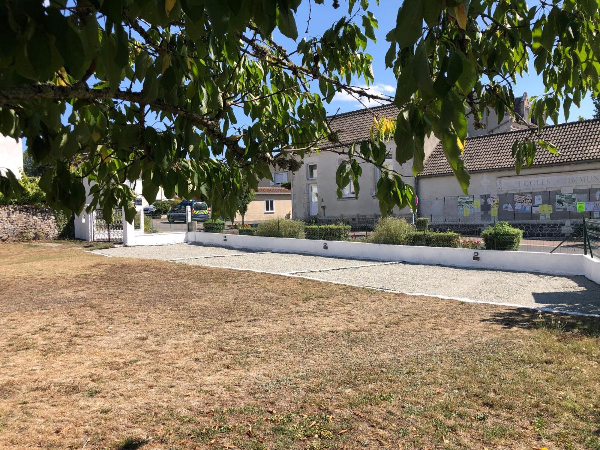 Gite Des Tournesols Oradour-Fanais Esterno foto