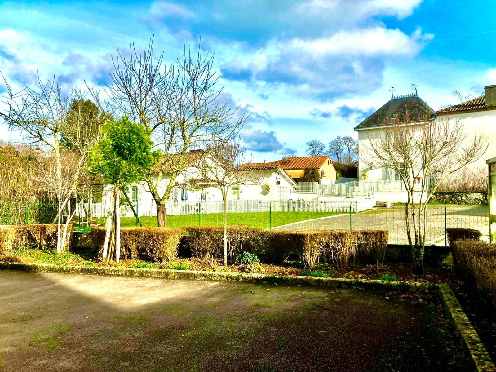 Gite Des Tournesols Oradour-Fanais Esterno foto